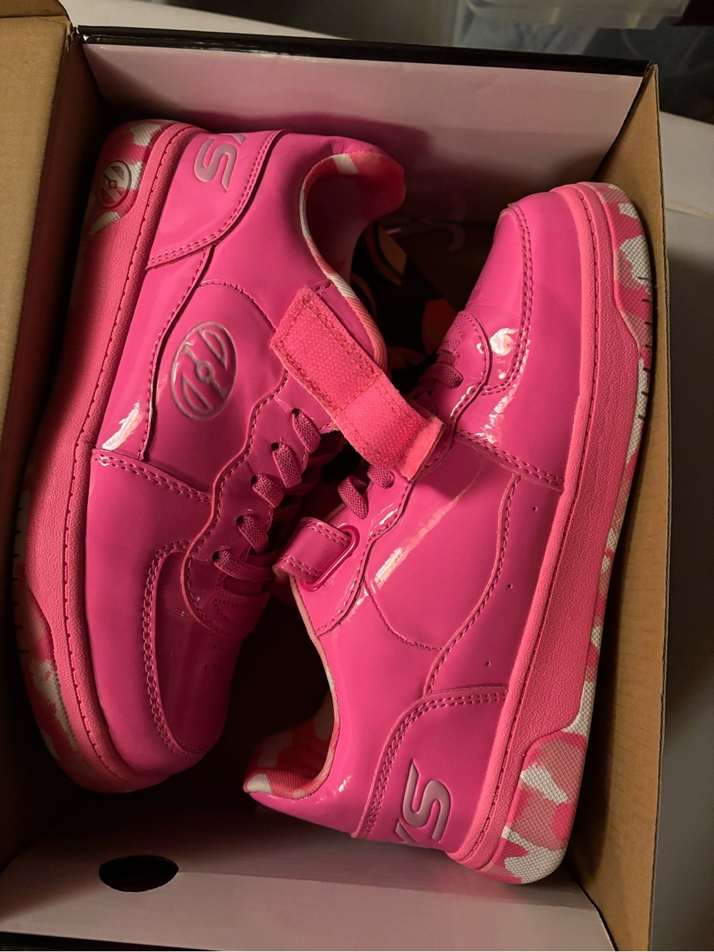Heelys neon pink size youth 5 Reaerve X2